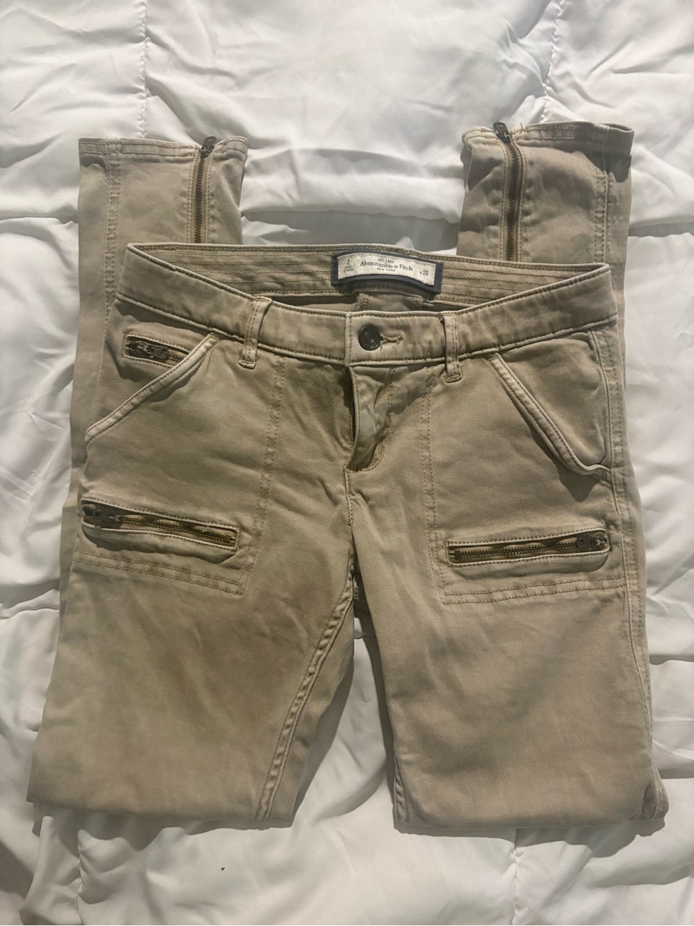 Abercrombie & Fitch Women's Skinny Cargo Jeans in Khaki